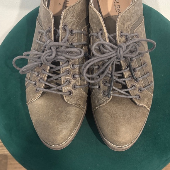 Kelsi Dagger Khaki Lace-Up Ankle Boots - Picture 4 of 6